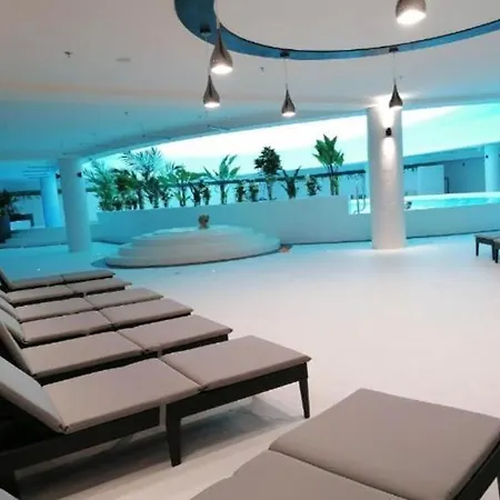Appartamento Hanza Tower Sky - 21 Spa Sauna & Jacuzzi & Pool